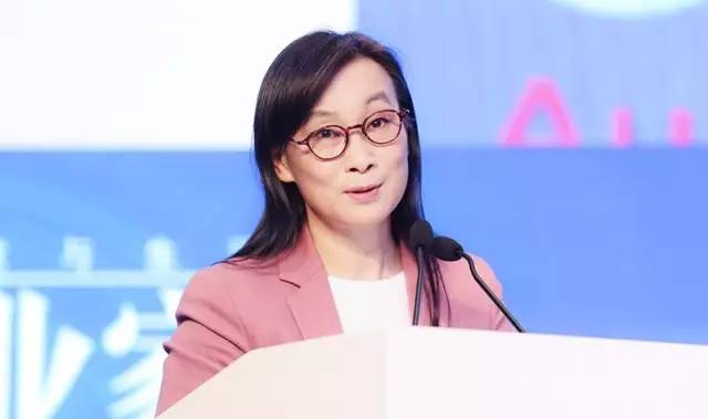 这一点正是北大国发院教授陈春花所强调的,在她看来,要构建一个
