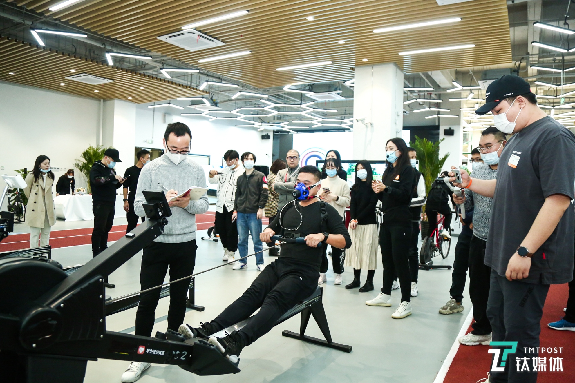 一块智能手表的测试之旅，揭秘华为运动健康科学实验室
