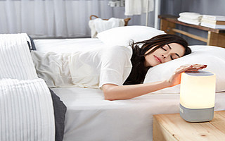 李亚鹏试玩睡眠科技,当Nox智能助眠灯小白鼠