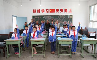 星空侠千里走雅安，只为126个新东方的孩子