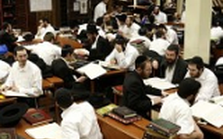 一个拉网红、一个找草根，分答和空格哪个能做成知识社区？