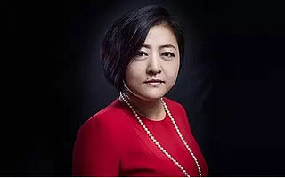 从银行柜员到超260亿身价，她才是刘强东背后最重要的女人！