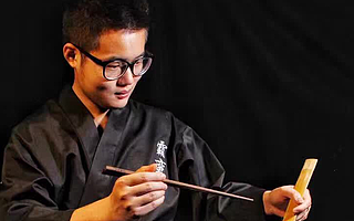 【險(xiǎn)峰系90s】伏牛堂張?zhí)煲唬赫J(rèn)真賣(mài)米粉的北大碩士