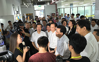 头条 | 国家发展改革委副主任林念修等领导参观蜂巢!