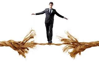 干掉你的往往不是同类，今日头条会被直播“打死”？