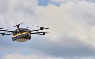 城里人目前还只有羡慕的份 这家公司将无人机打造成农村地区“超级快递员”