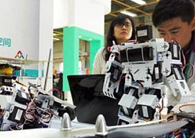 双创周·西安|西安i创途众创公园 工业机器人正整装迎客