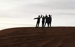 过自己想要的生活, 上帝会让你付出代价。