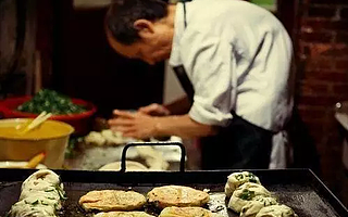 第一餐讯丨好吃的路边摊离我们的“安全”食品差了多少个饿了么?