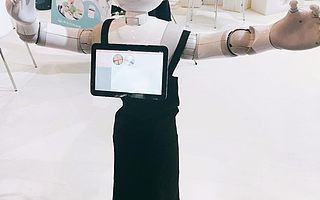 西博会看科技创新:飞行器、VR、机器人、新能源等抢眼