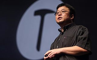 内外交困下的“起死回生”：锤子获3亿融资 “卖身”还是活下去？