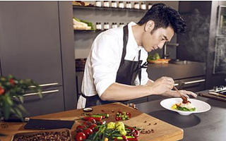 林依輪創(chuàng)業(yè)做飯爺辣醬：我是被“逼”創(chuàng)業(yè)