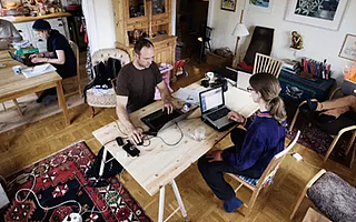 当你还在犹豫用不用Airbnb时,有人已经把办公室搬进了别人家里