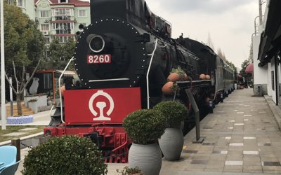 暖春开市~我在老火车头旁等你哟
