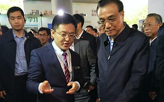 李克強(qiáng)總理“握手”海淀創(chuàng)業(yè)園一企業(yè)創(chuàng)始人