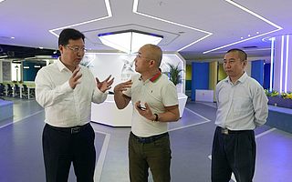 成都市科技局卢局长深入企业,走访调研创享汇孵化器