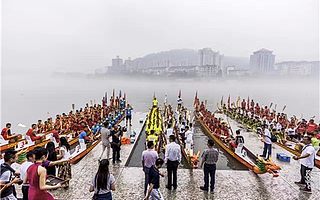 青衣江竞渡 赏百舸争流