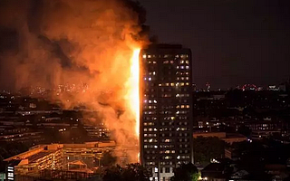 昨晚的一場大火,損失十分慘重,整個英國都在為此事刷屏!