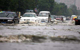 下雨天开车,这几点可得注意了