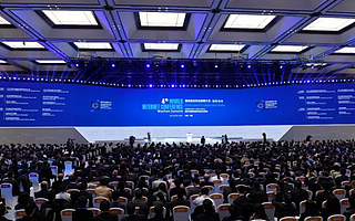 互联网大会上,为什么各位大佬都在默契的讲一件事?