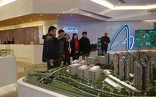 区火炬中心考察中新广州知识城腾飞园孵化器建设情况