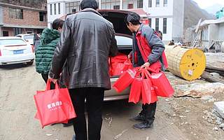 区妇联联合协会妇委会开展春节慰问贫困户活动