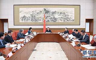 李克强主持召开教科文卫体界人士和基层群众代表座谈会 听取对政府工作报告的意见建议