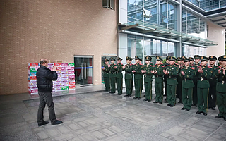 市发改委开展2018春节拥军慰问活动