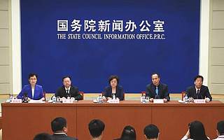 税务总局：将税收“大礼包”及时足额送到每一名纳税人