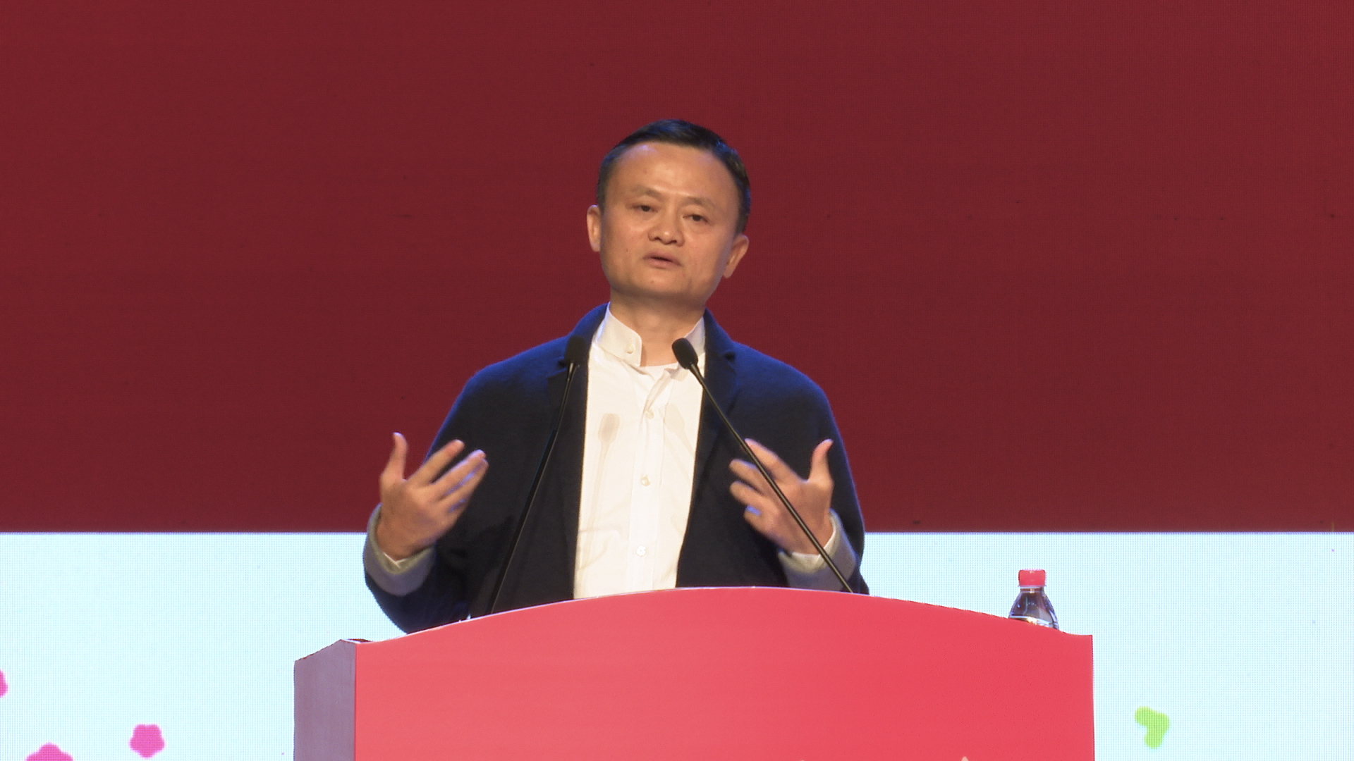 马云我一直用教师的方式当CEO