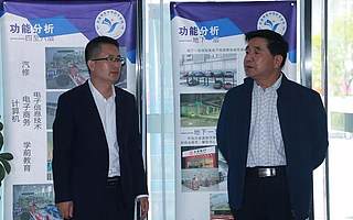 <翰墨飘香> 书画名家进校园,翰墨飘香润育英