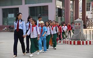 缅甸小朋友索林特：我在国门小学过“六一” 学税法