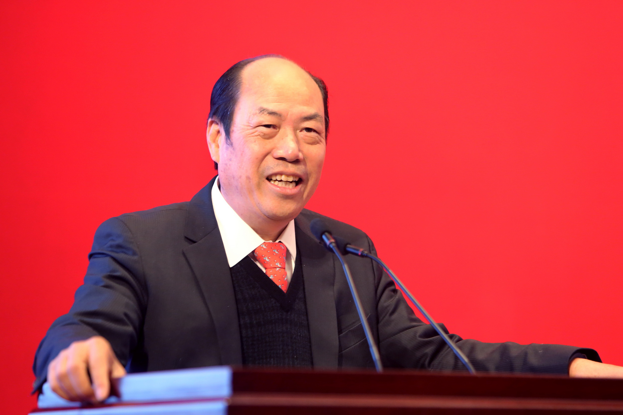 碧桂园主席杨国强：钱越多亏得越大