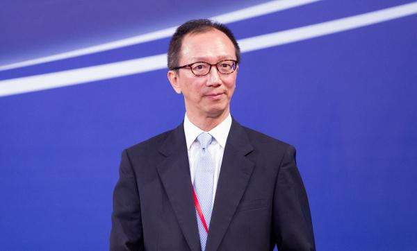 他放弃2000万年薪从政　成为香港的“财神爷”