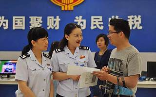 走进办税厅 看改革带来新变化