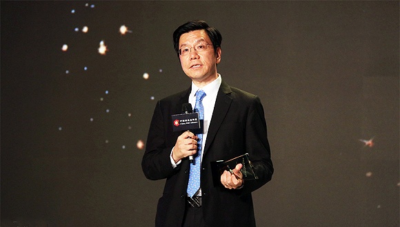 李开复：AI估值再降30%就合理了
