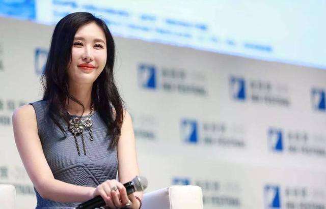 田朴珺回应流言：没王石谁知我是谁