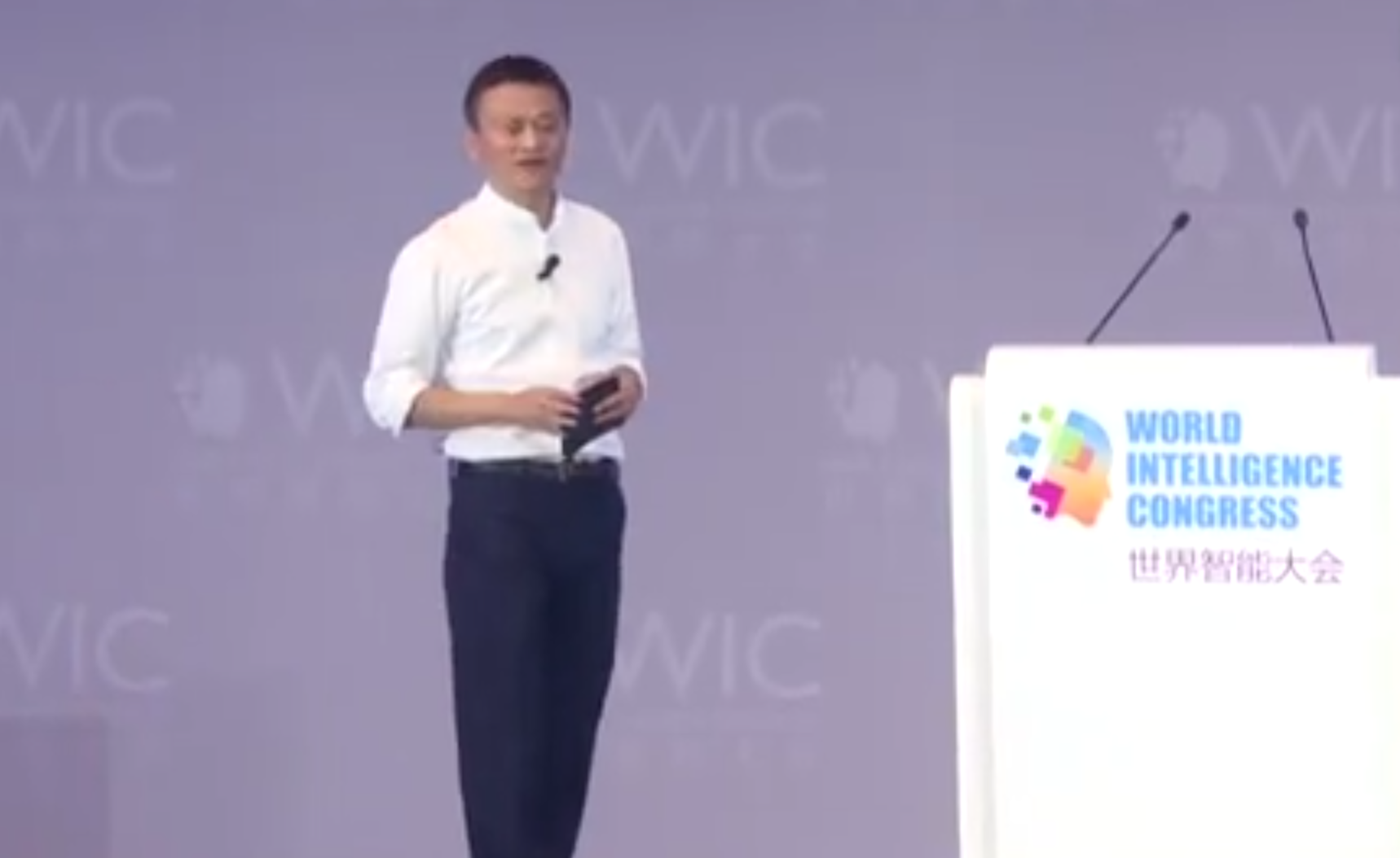 马云：人工智能让我们重新思考“教育的方式”