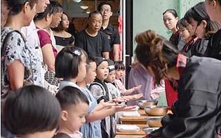 成都高新区各中小学举行别开生面的开学典礼  迎接新学期