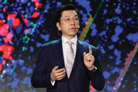 李开复：芯片和美国至少有10年差距