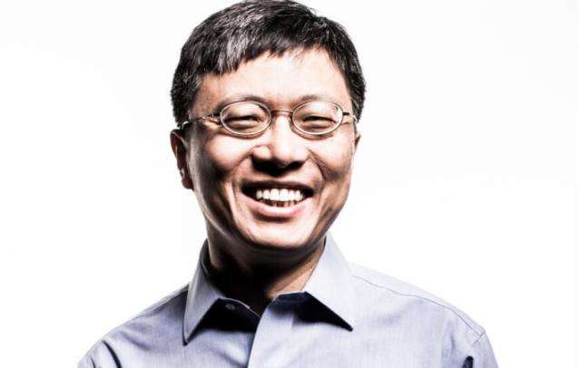微软全球执行副总裁：设计AI产品首先要有原则　然后探寻商业落地