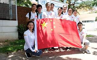 带着国旗去旅行第一波大片来啦!C位,都给五星红旗!