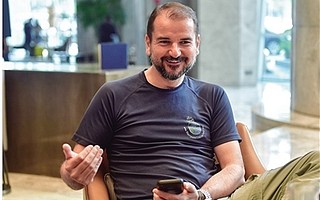 奥地利“独行侠”菲利普·仁里骑摩托车来蓉参加欧洽会