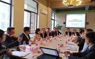 头条|马来西亚华裔青年领袖代表团走进湖北青年企业孵化器