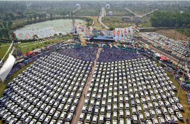 土豪！印度老板赠送员工600辆车