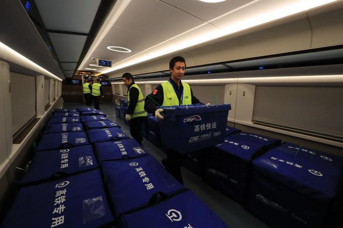 親！你的快遞正在坐復興號高鐵趕來