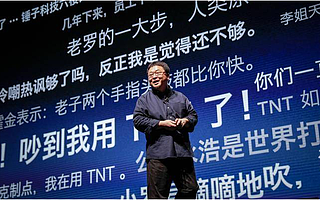 罗永浩的锤子处境艰难，京东这个大腿不好抱