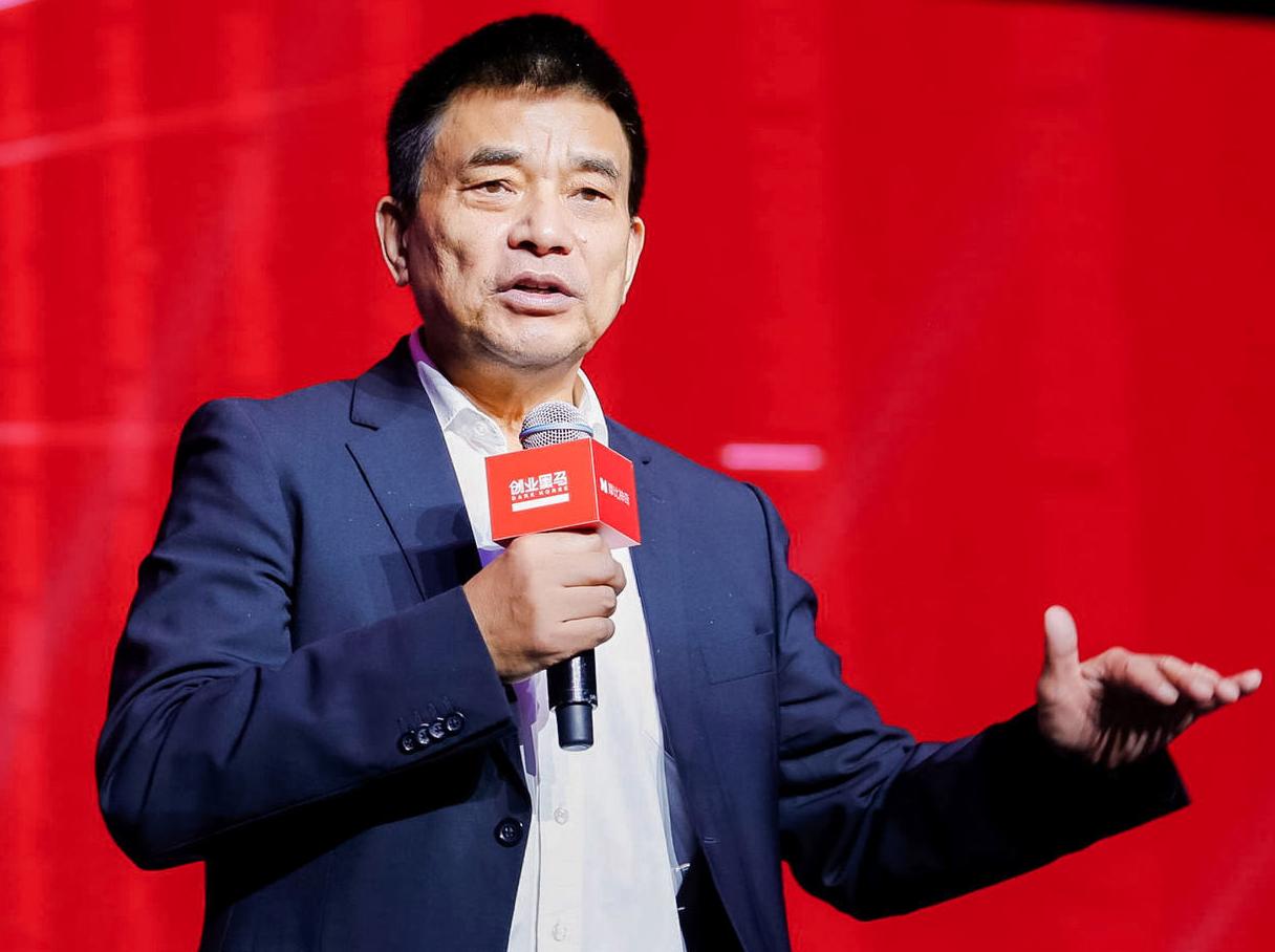刘永好：产业过剩民企都不敢涨价