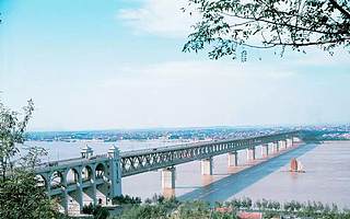 武汉，中国最尴尬的“大学城”