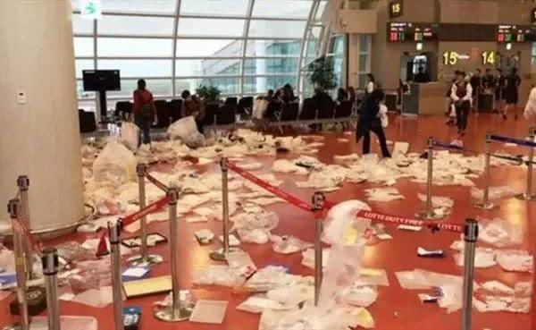 国内哭穷　国外疯狂买奢饰品　中国人到底富有吗？